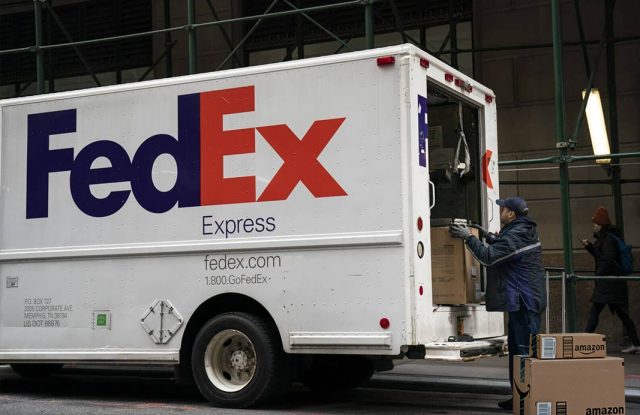 Amazon-authorizes-sellers-to-use-FedEx-after-lifting-its-ban