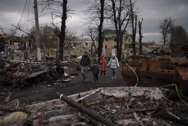 Mariupol’s dead put at 5,000 as Ukraine braces in the east Mariupol’s dead put at 5,000 as Ukraine braces in the east.