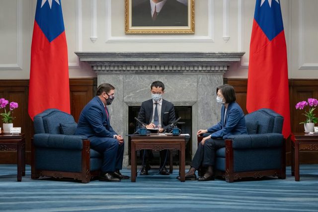 Arizona Gov. Ducey hails Taiwan semiconductor investment