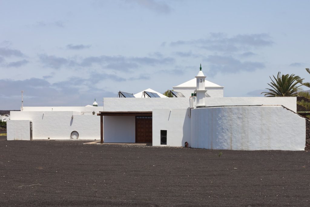 Extension victims paid \u00a350,000 to fix roof after builders \u00a330,000 Lanzarote trip