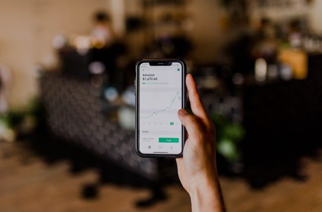 Nayuki IPO retail tranche oversubscribed 400 times amid Hong Kong market slump Crowded Hong Kong brokerage screens flashing Nayuki IPO oversubscription numbers as investors queue.