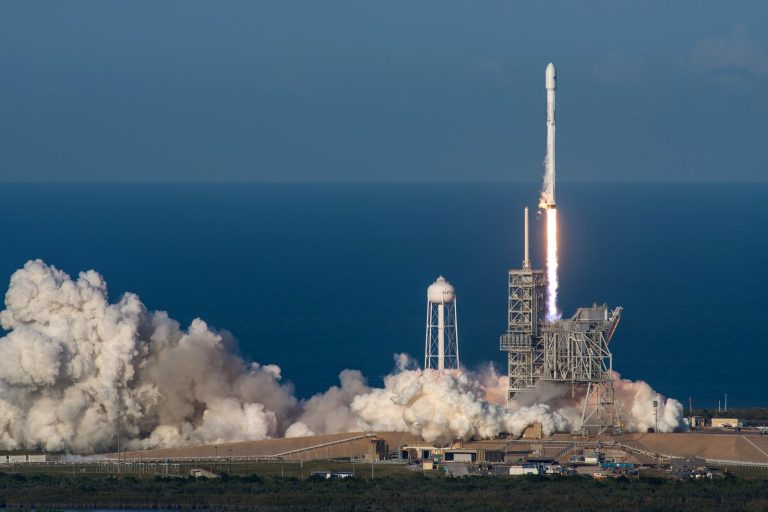 SpaceX and AI Firms Anthropic, OpenAI Expected to Go Public This Year