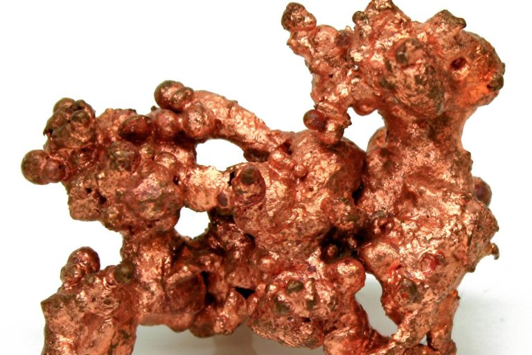 How Copper Price Gaps Signal Future US Tariffs on Chilean Imports