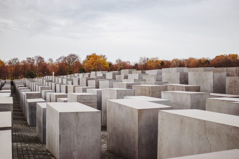 Holocaust Restitution Architect Judah Gribetz Dies at 97