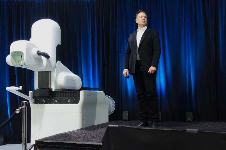 Musk on Neuralink: Why Talking to a Human Is Like Talking to a Tree