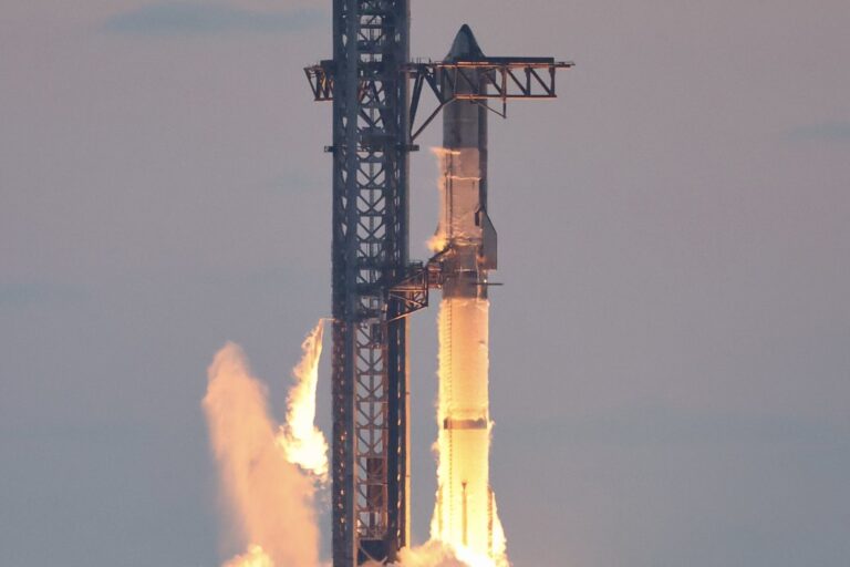 SpaceX’s Ship 40 Returns to Starbase After Ocean Splashdown, First Starship Upper Stage Recovered
